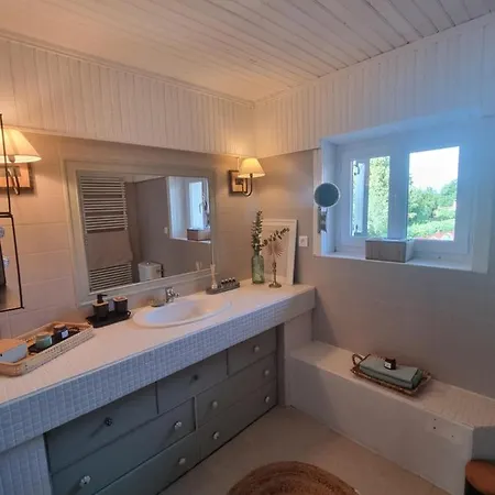 Le Beauplan * Chalain-le-Comtal